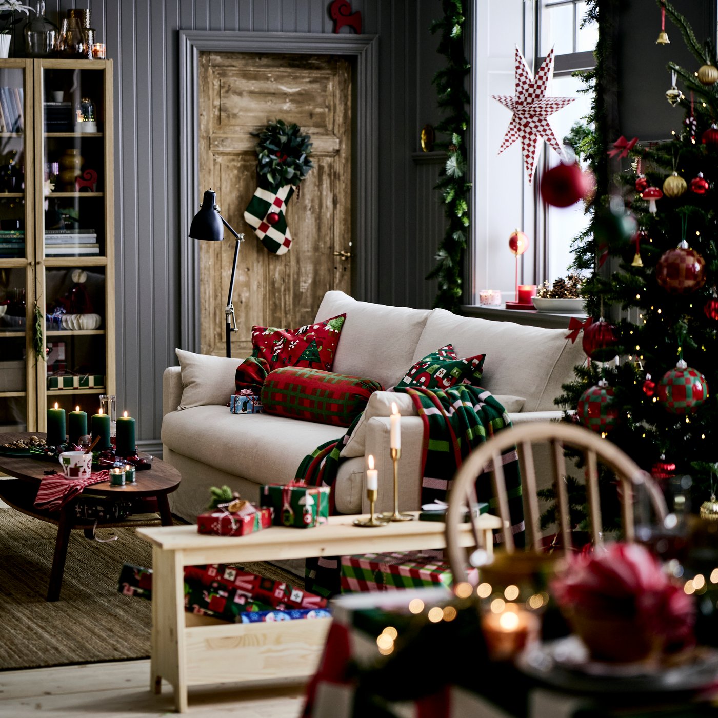 A multicolour VINTERFINT throw in the living room